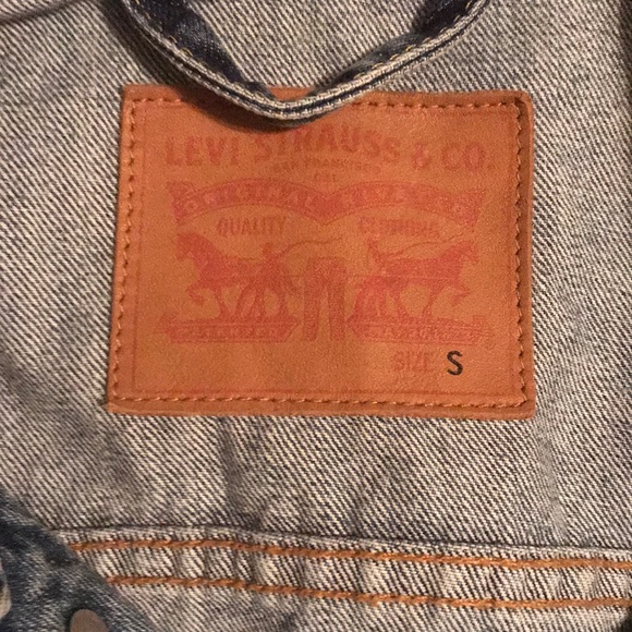 Levi’s Denim Jacket - Picture 2 of 3
